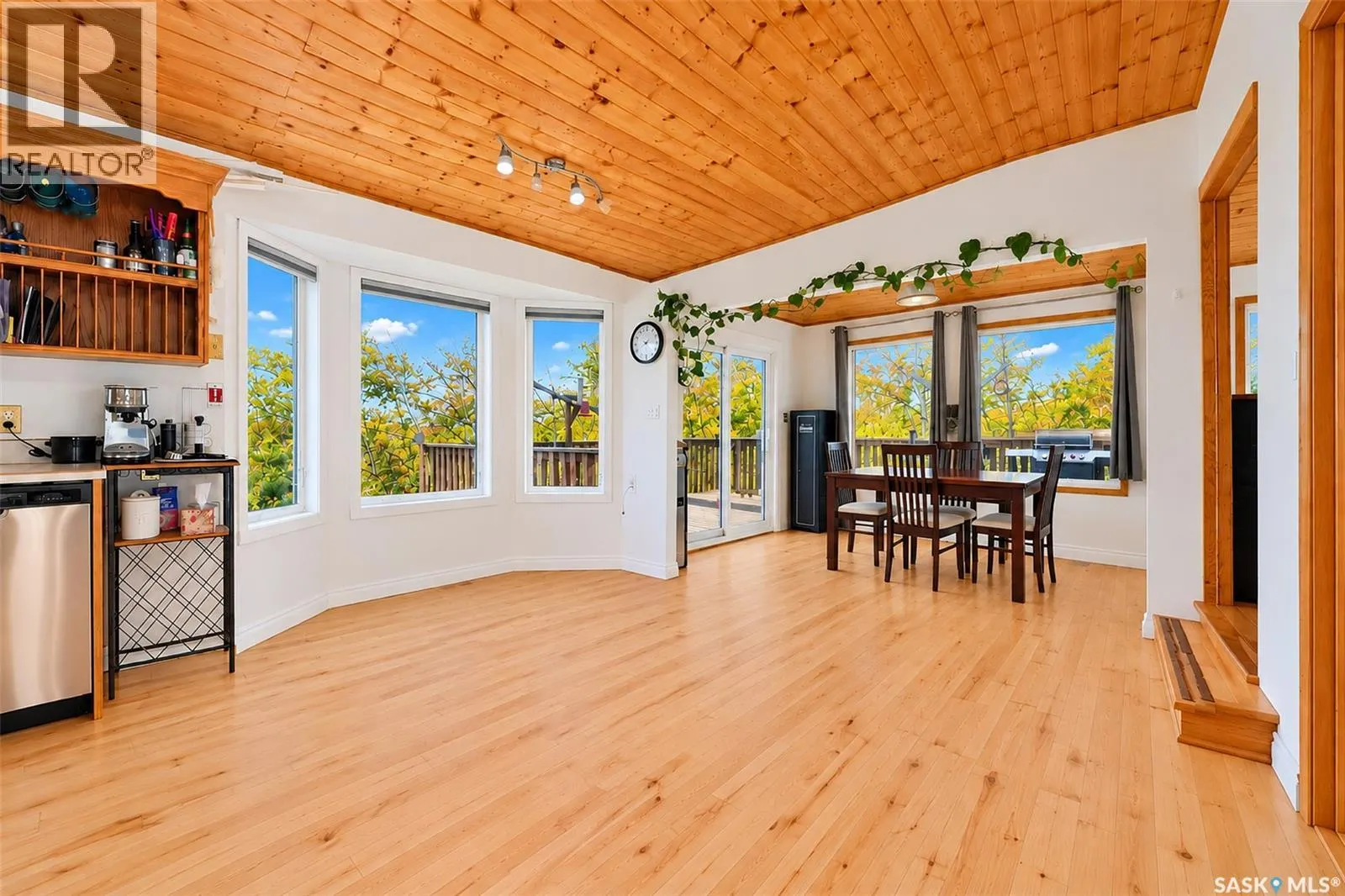 107 Willow ROAD