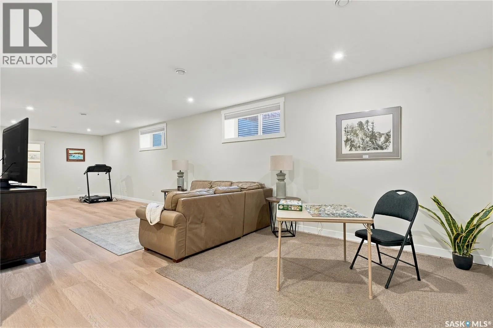 439 Doran CRESCENT