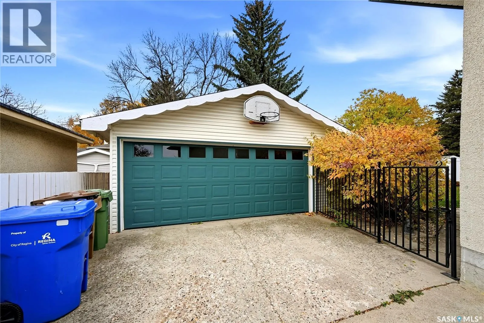 36 ATCHISON CRESCENT