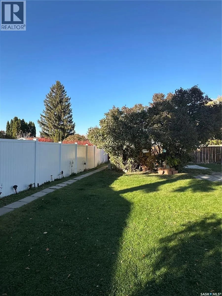 1131 MACKLEM DRIVE