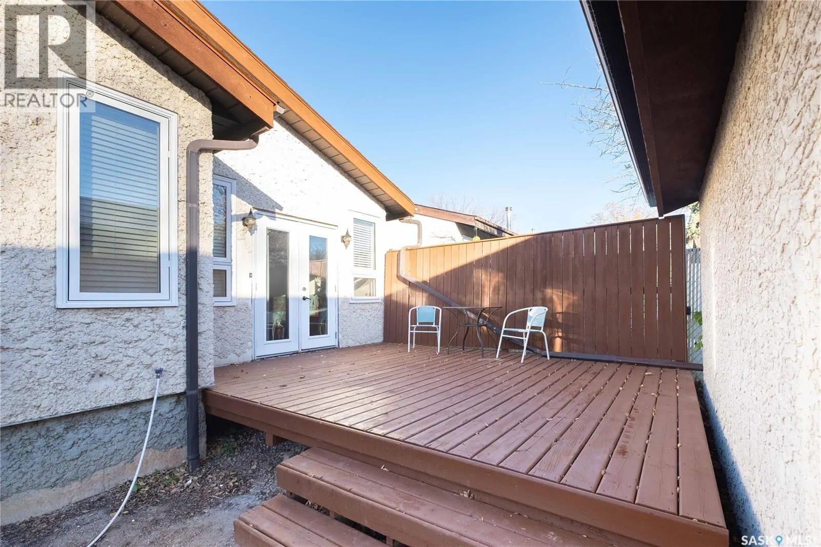 831 Seymour CRESCENT N