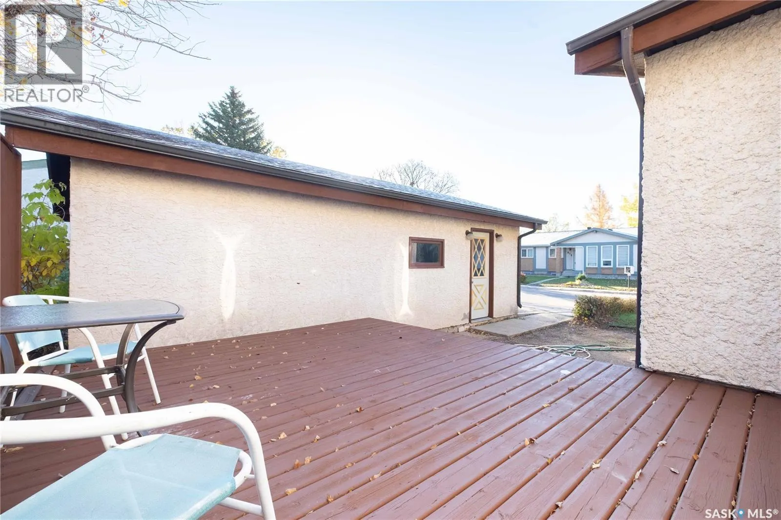 831 Seymour CRESCENT N
