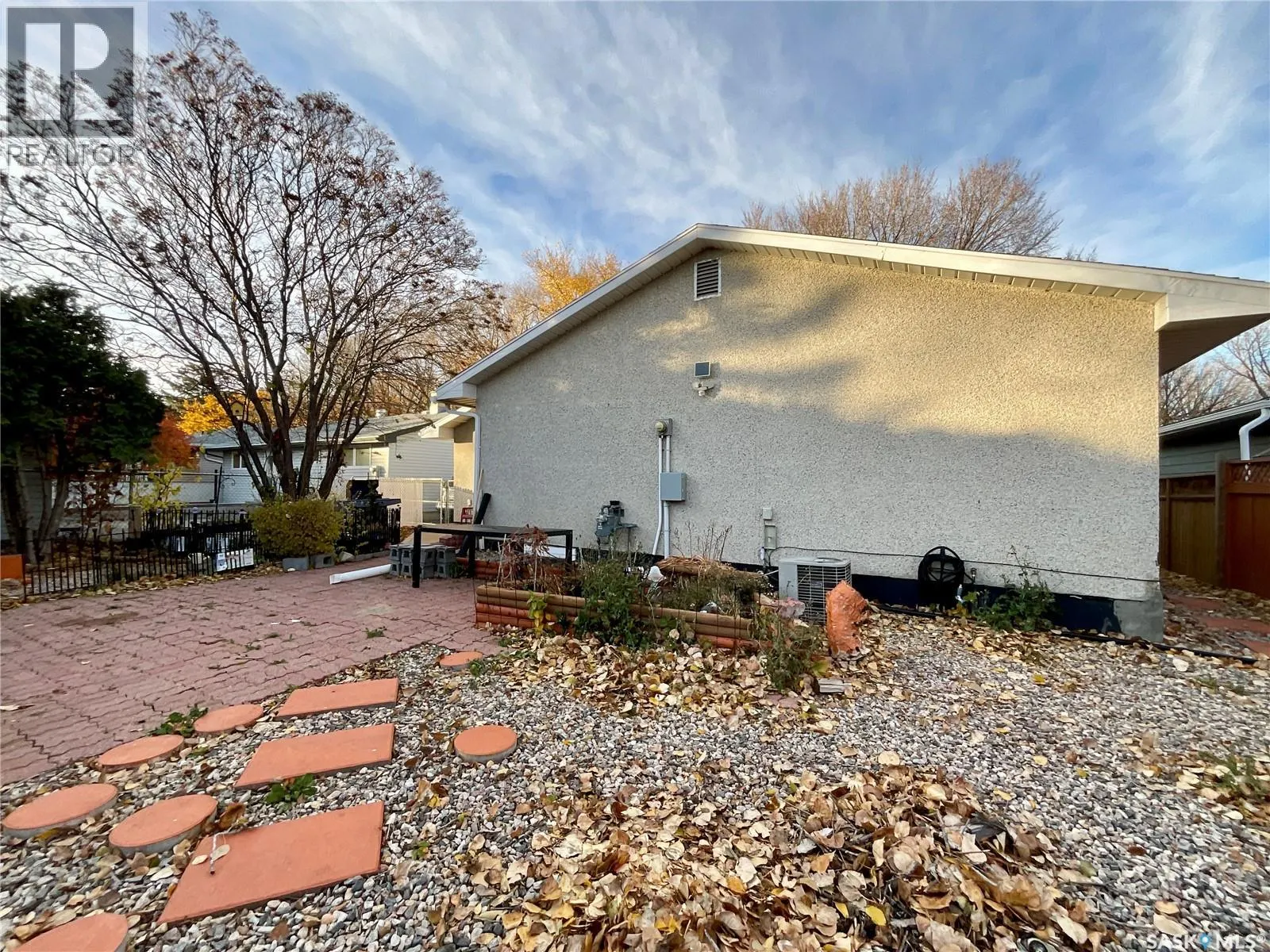 79 CAMERON CRESCENT