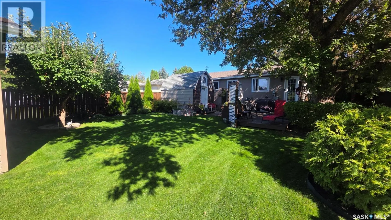 857 Macklem DRIVE