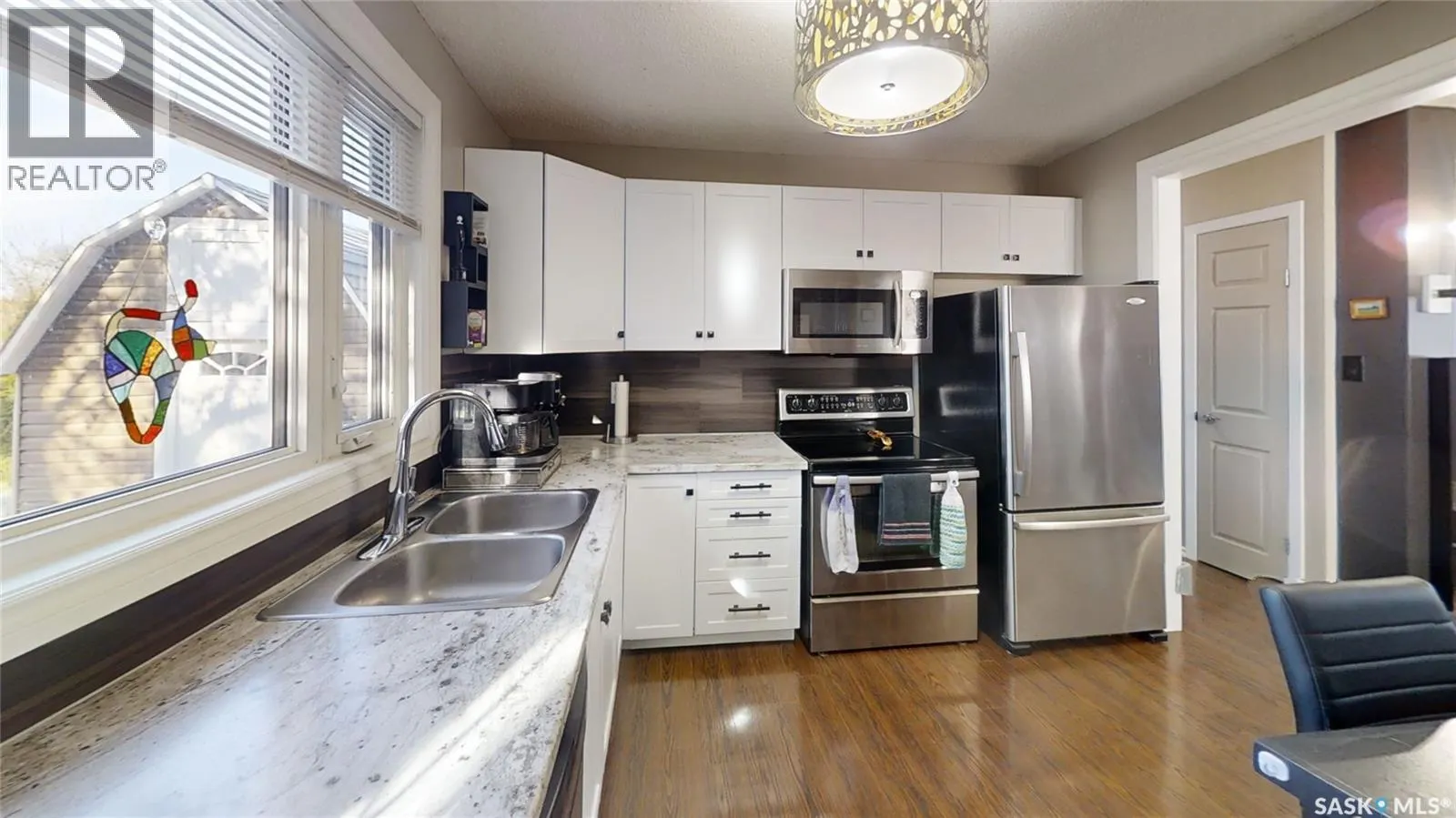 857 Macklem DRIVE