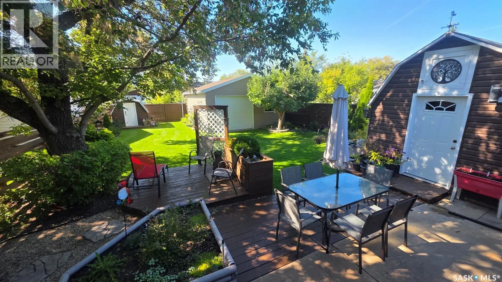 857 Macklem DRIVE