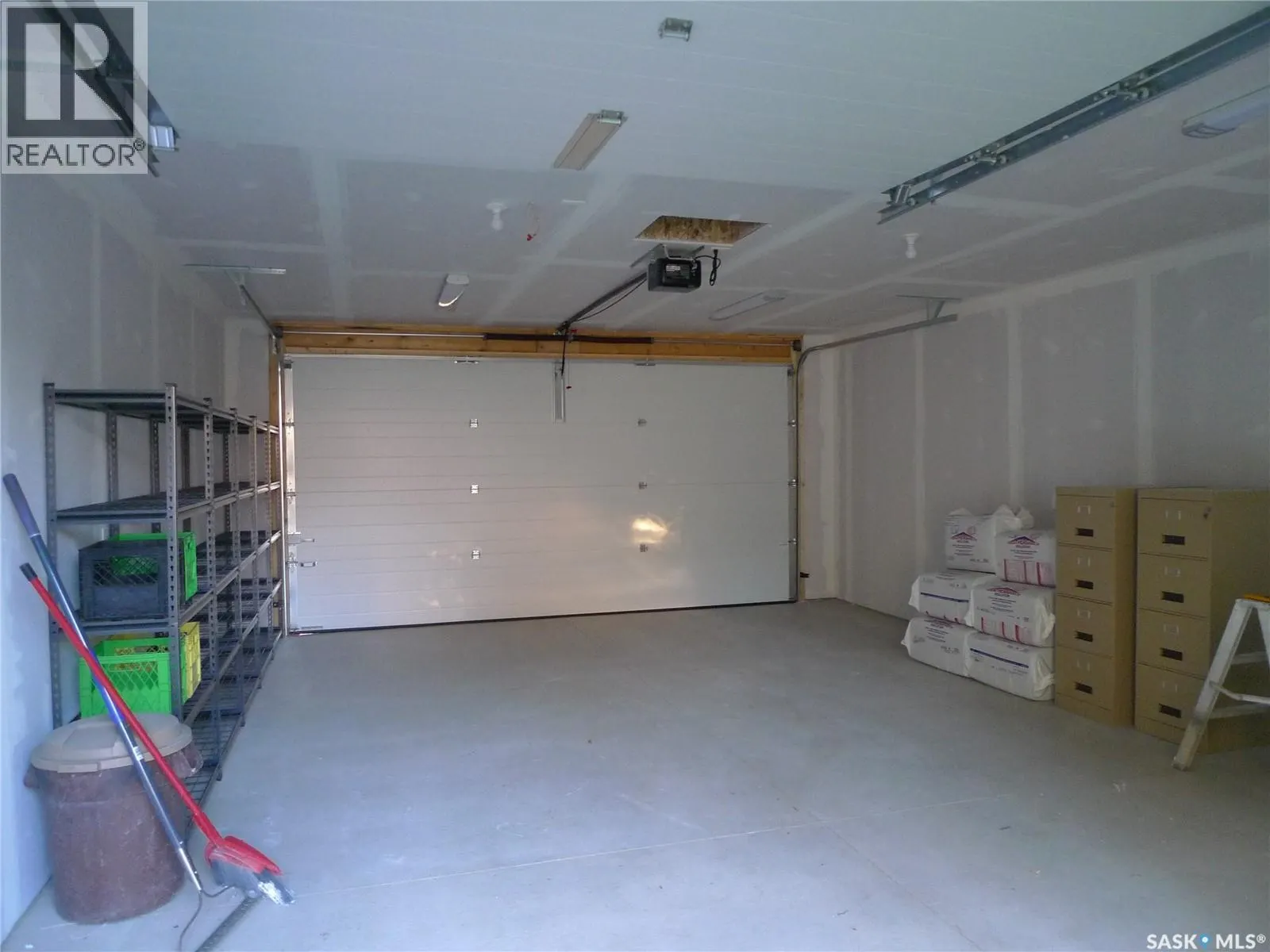 857 Macklem DRIVE