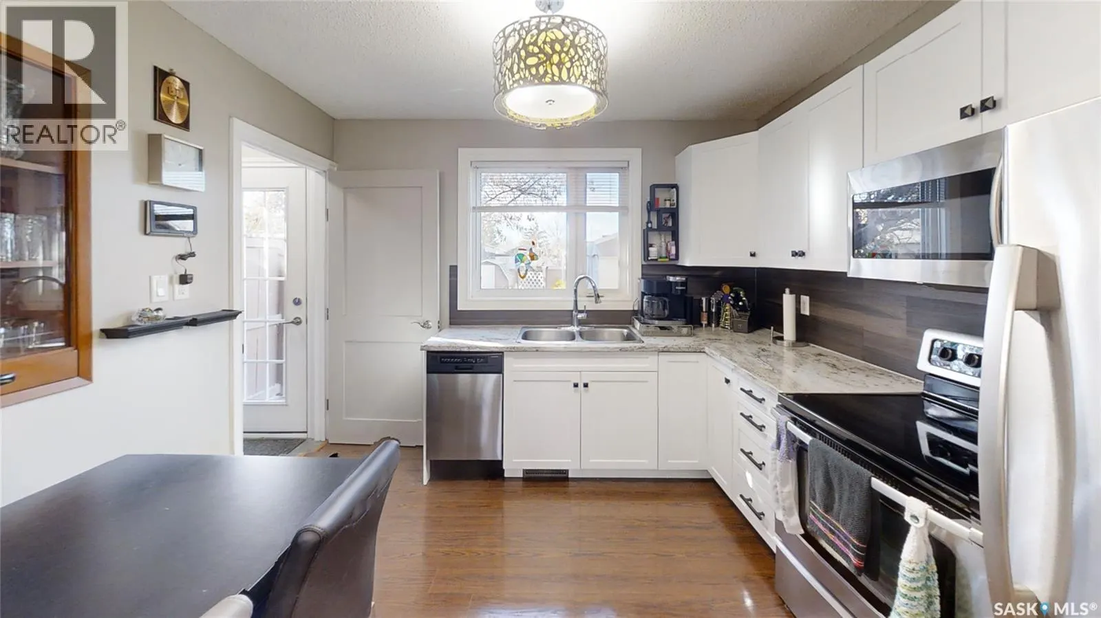 857 Macklem DRIVE