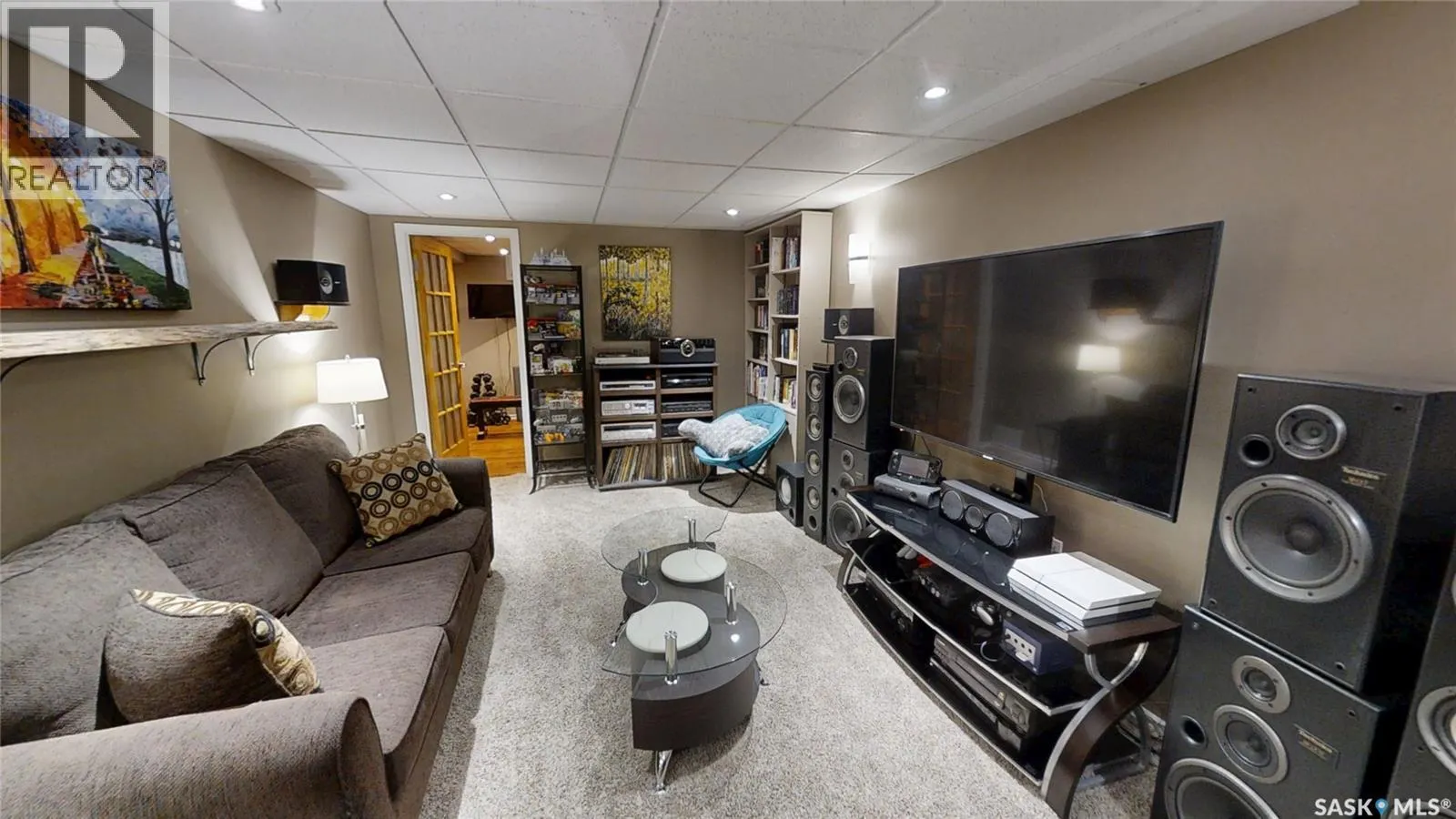 857 Macklem DRIVE