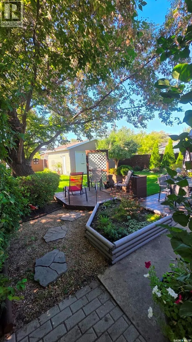 857 Macklem DRIVE