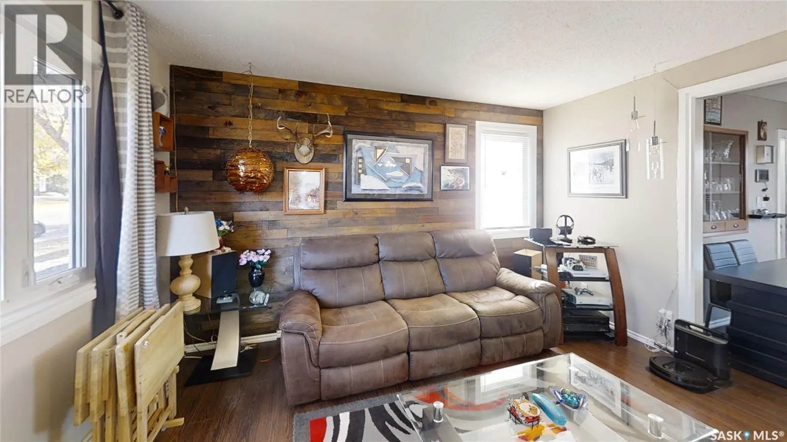 857 Macklem DRIVE
