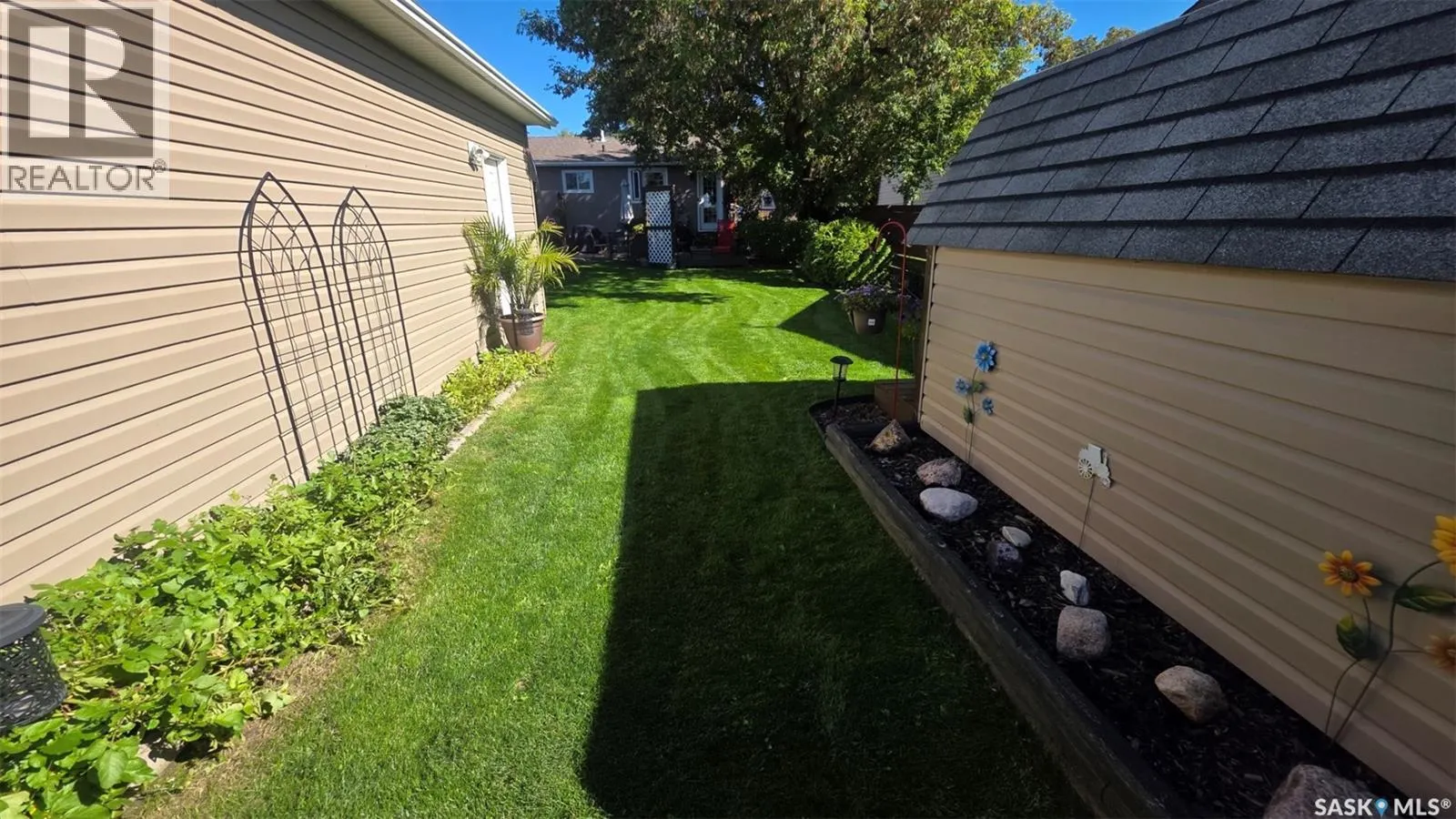 857 Macklem DRIVE