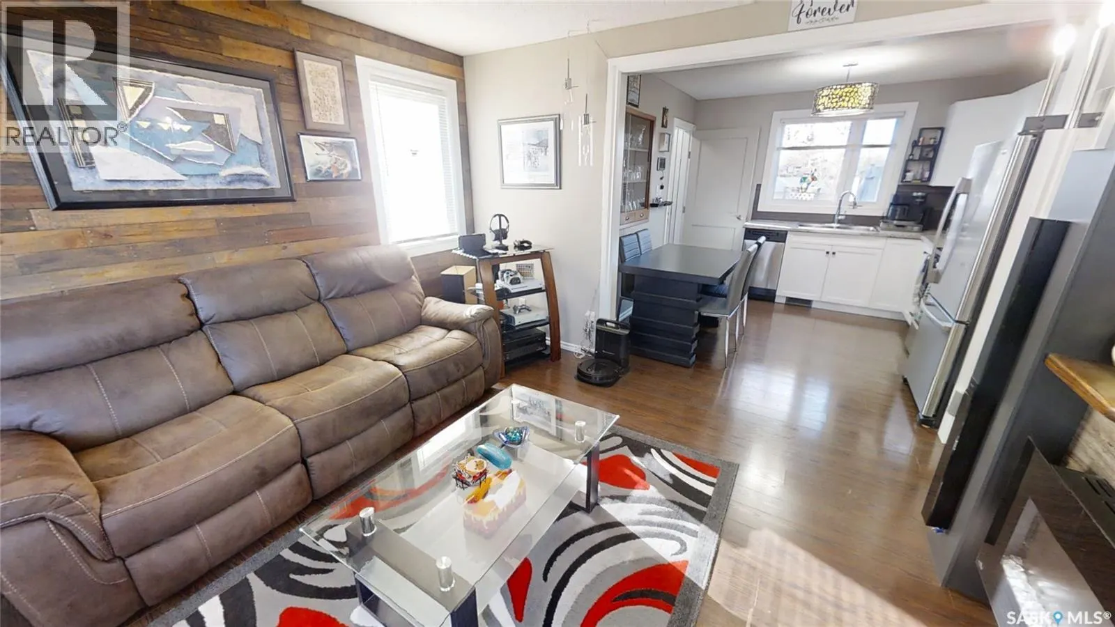 857 Macklem DRIVE
