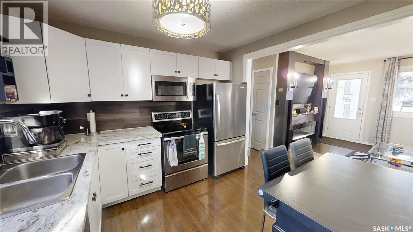 857 Macklem DRIVE