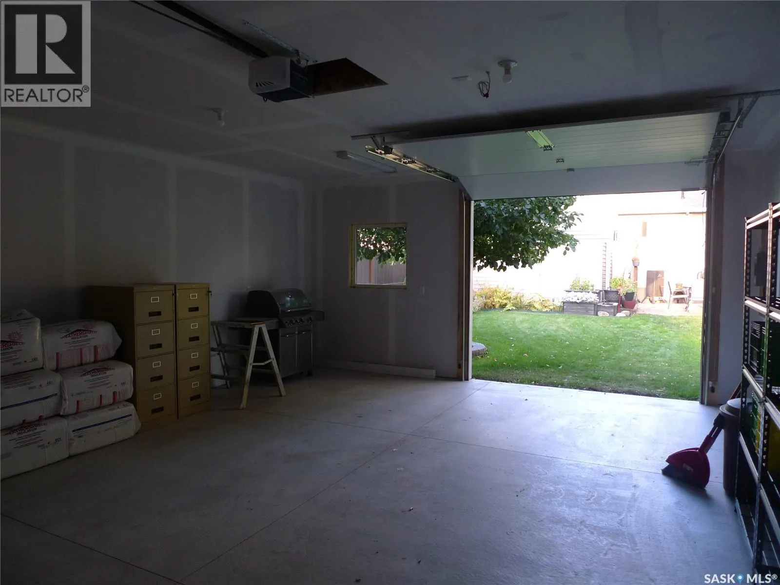857 Macklem DRIVE