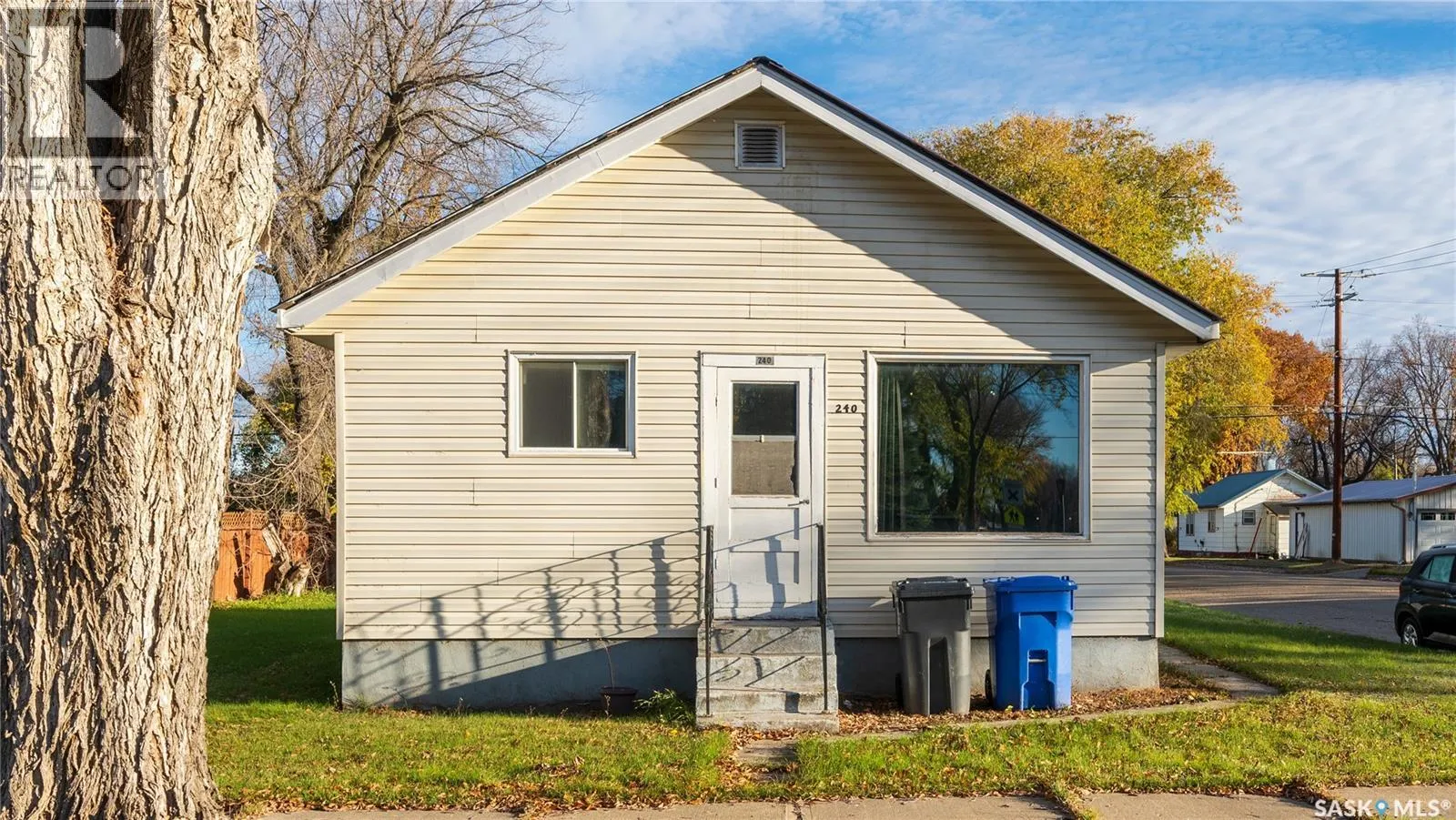 240 6th AVENUE E