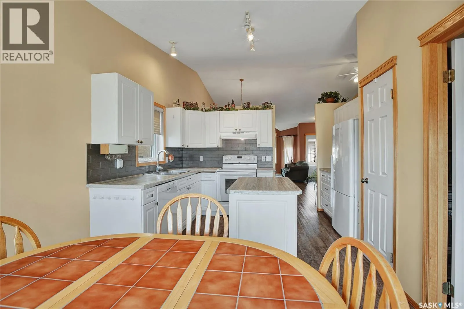 3 135 Pinehouse DRIVE