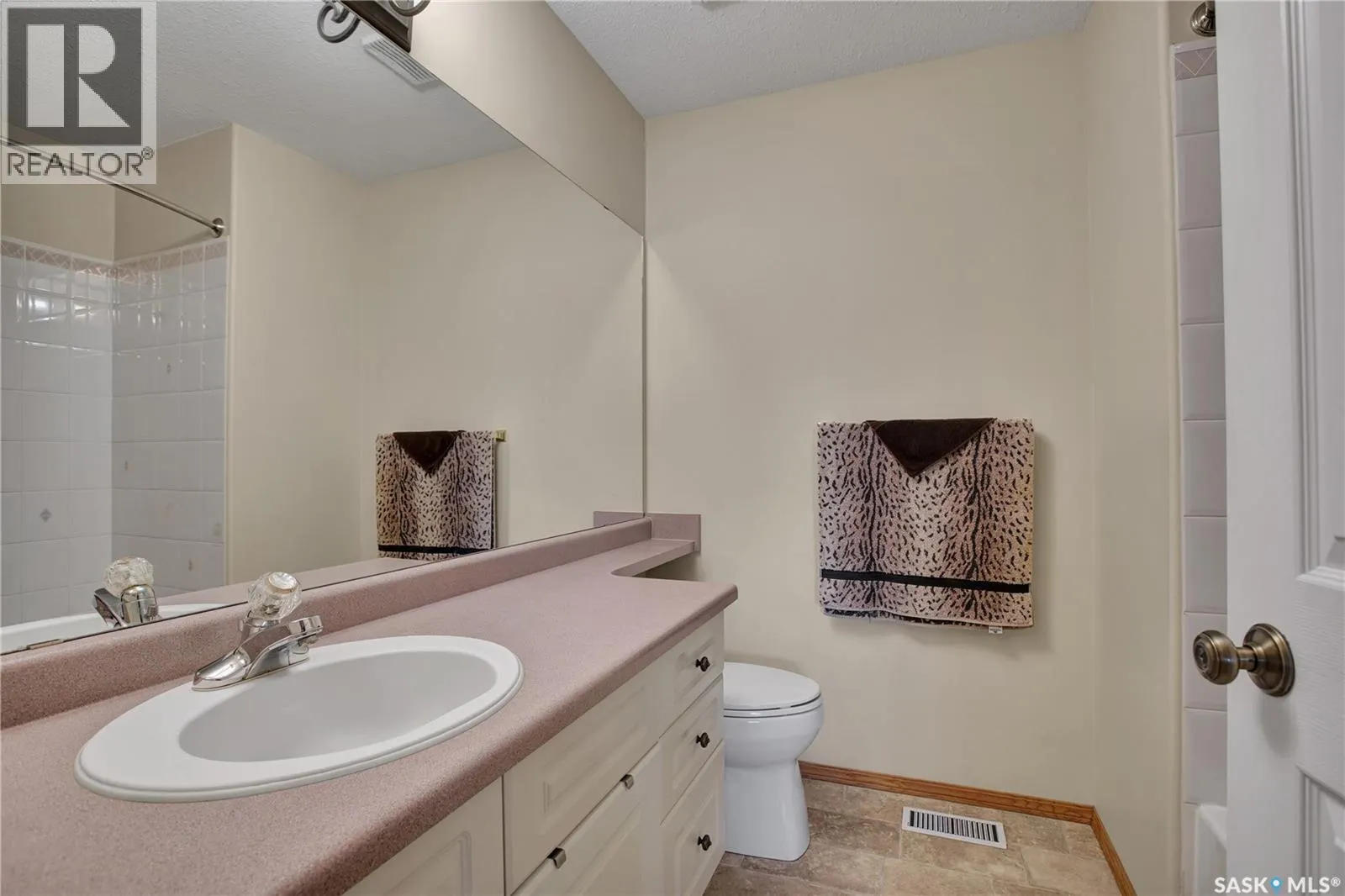 3 135 Pinehouse DRIVE