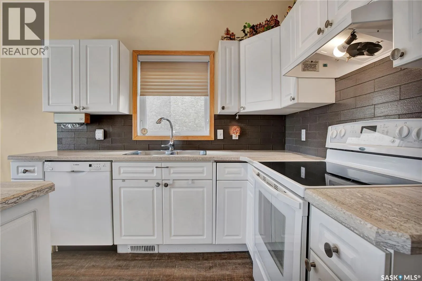 3 135 Pinehouse DRIVE