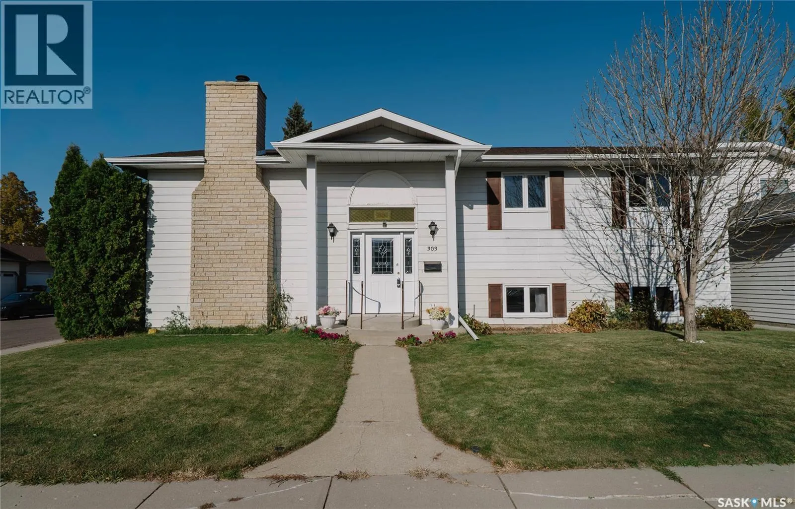303 Staigh CRESCENT