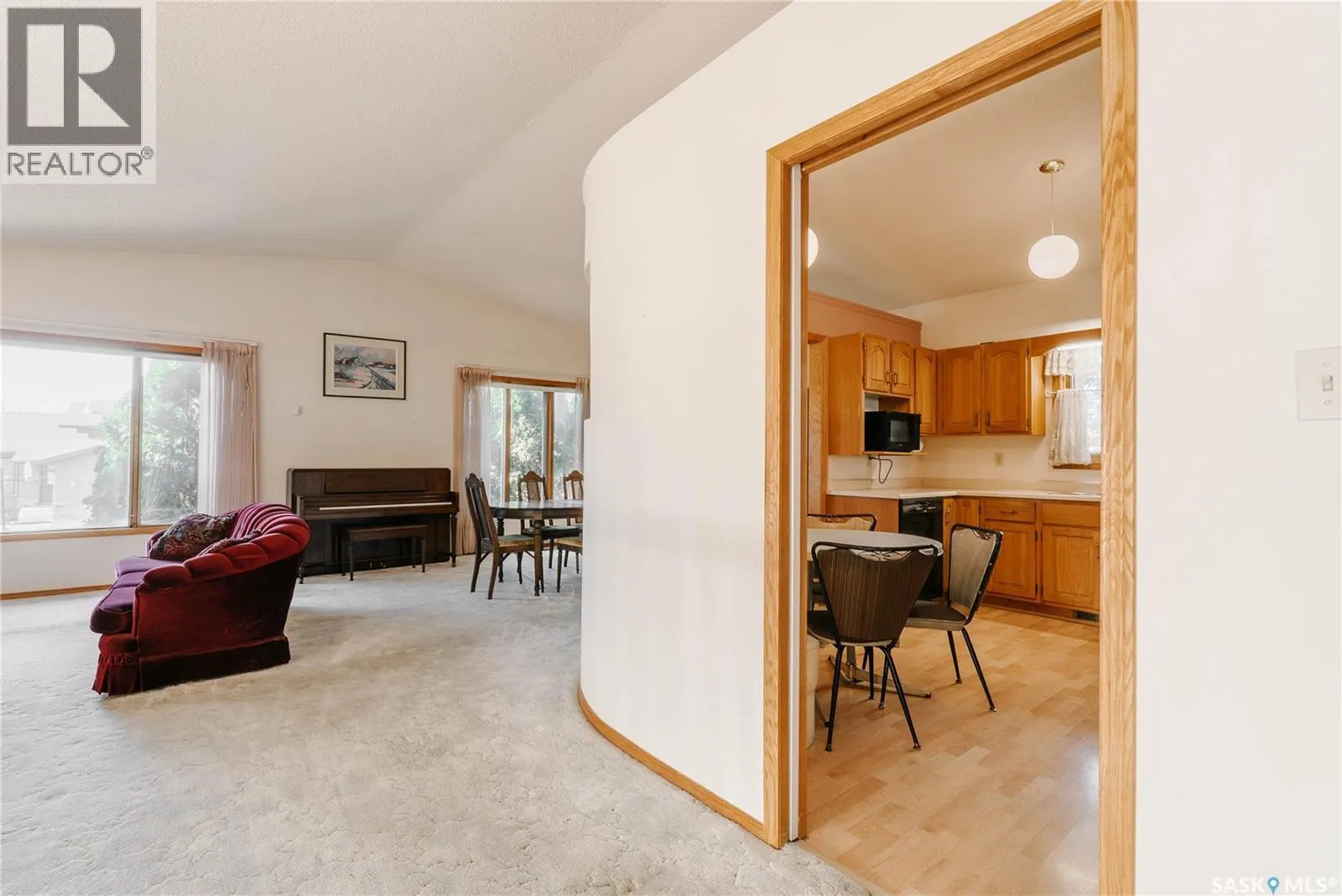 303 Staigh CRESCENT
