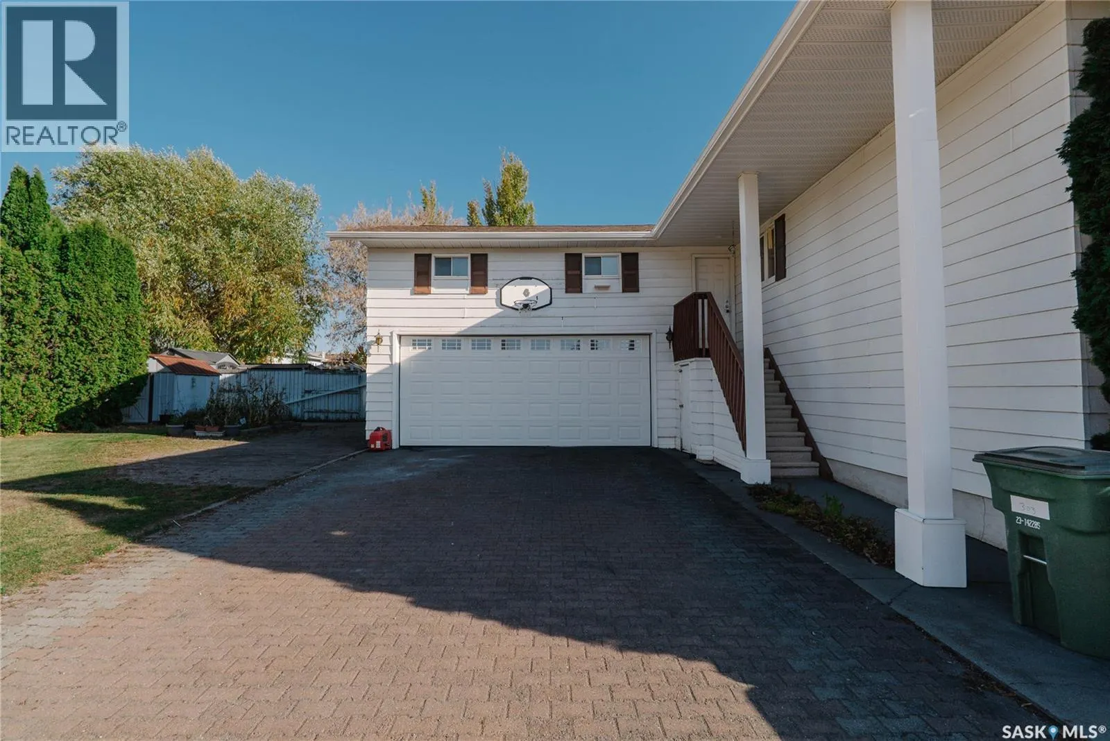 303 Staigh CRESCENT