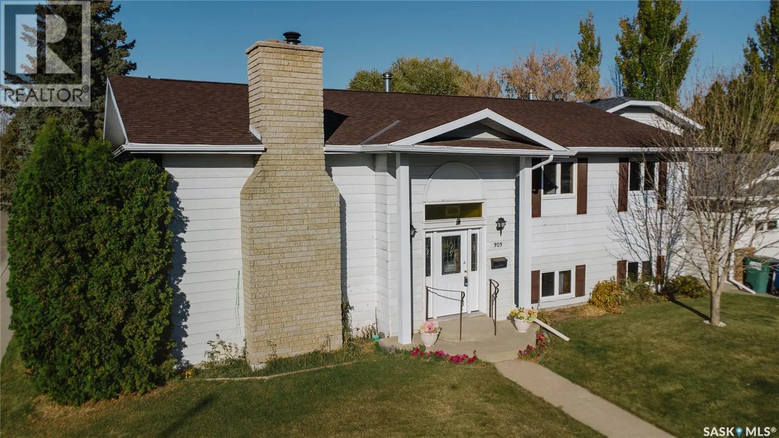 303 Staigh CRESCENT