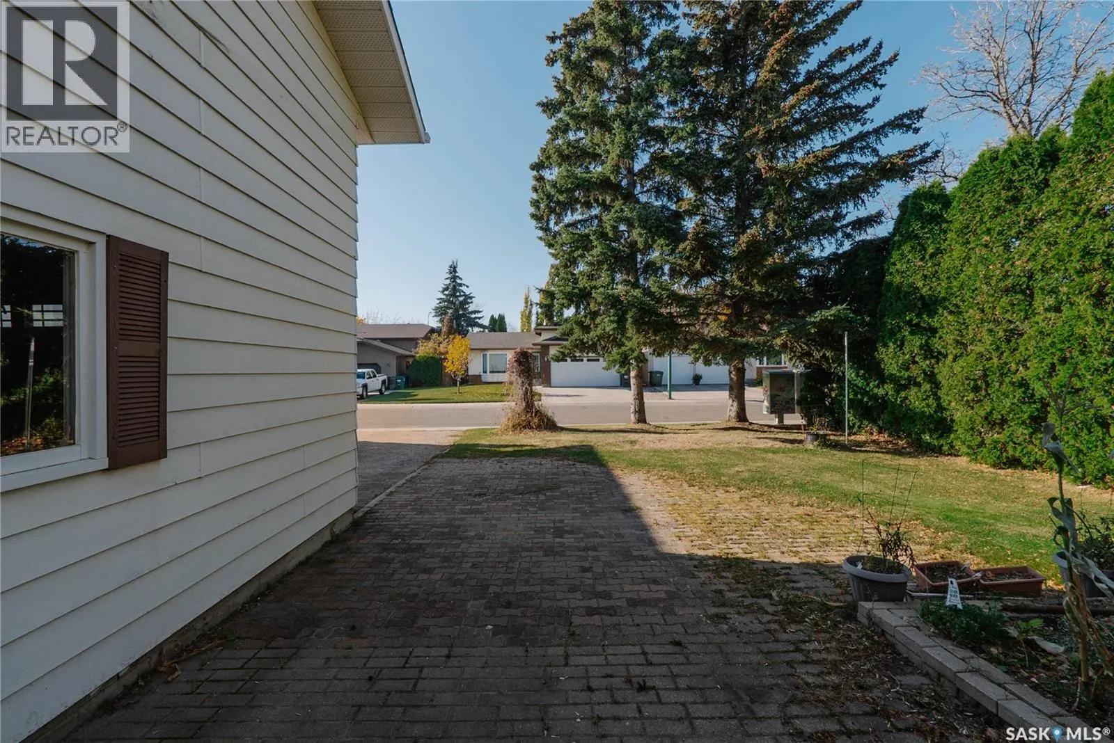 303 Staigh CRESCENT