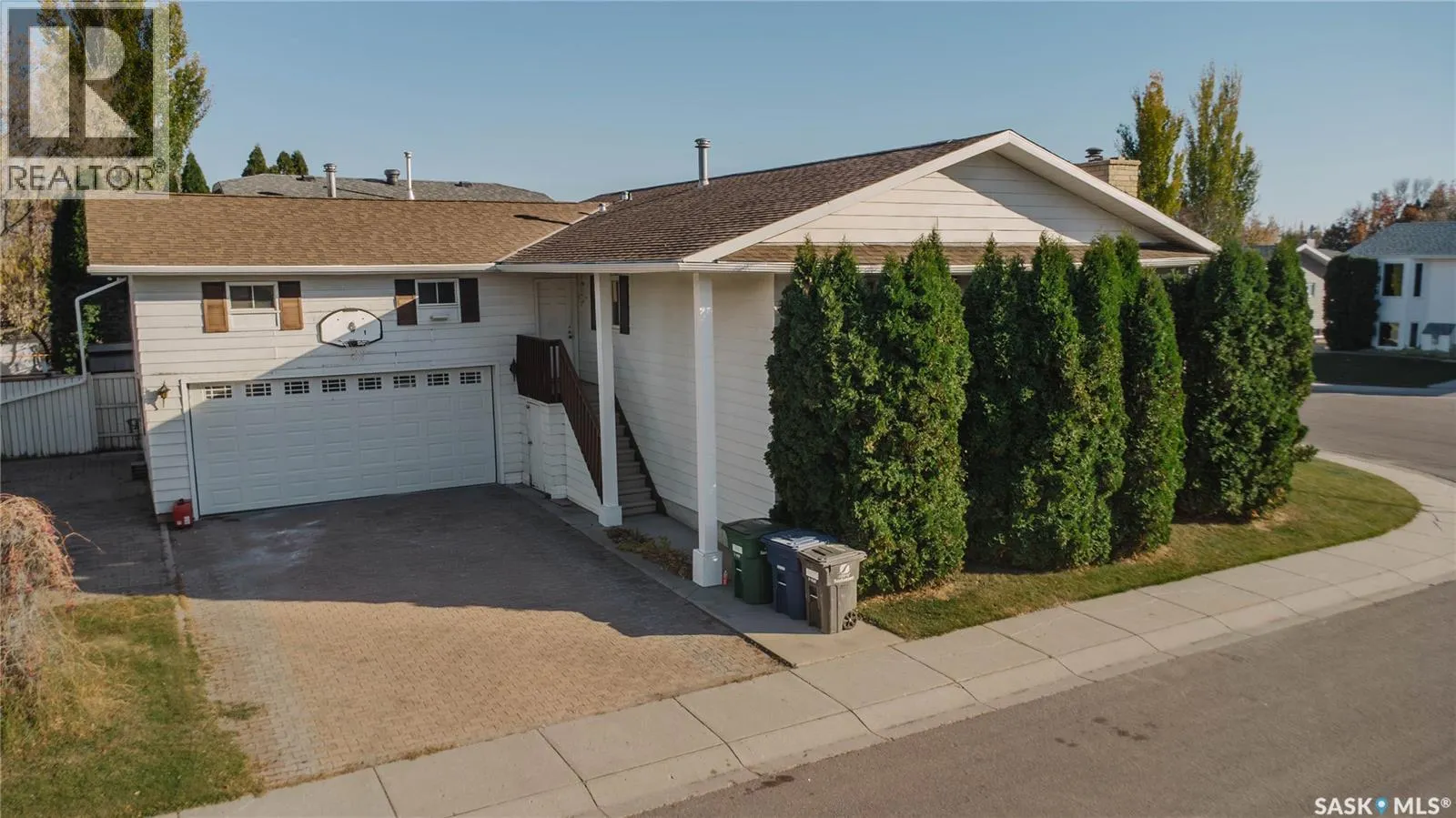 303 Staigh CRESCENT