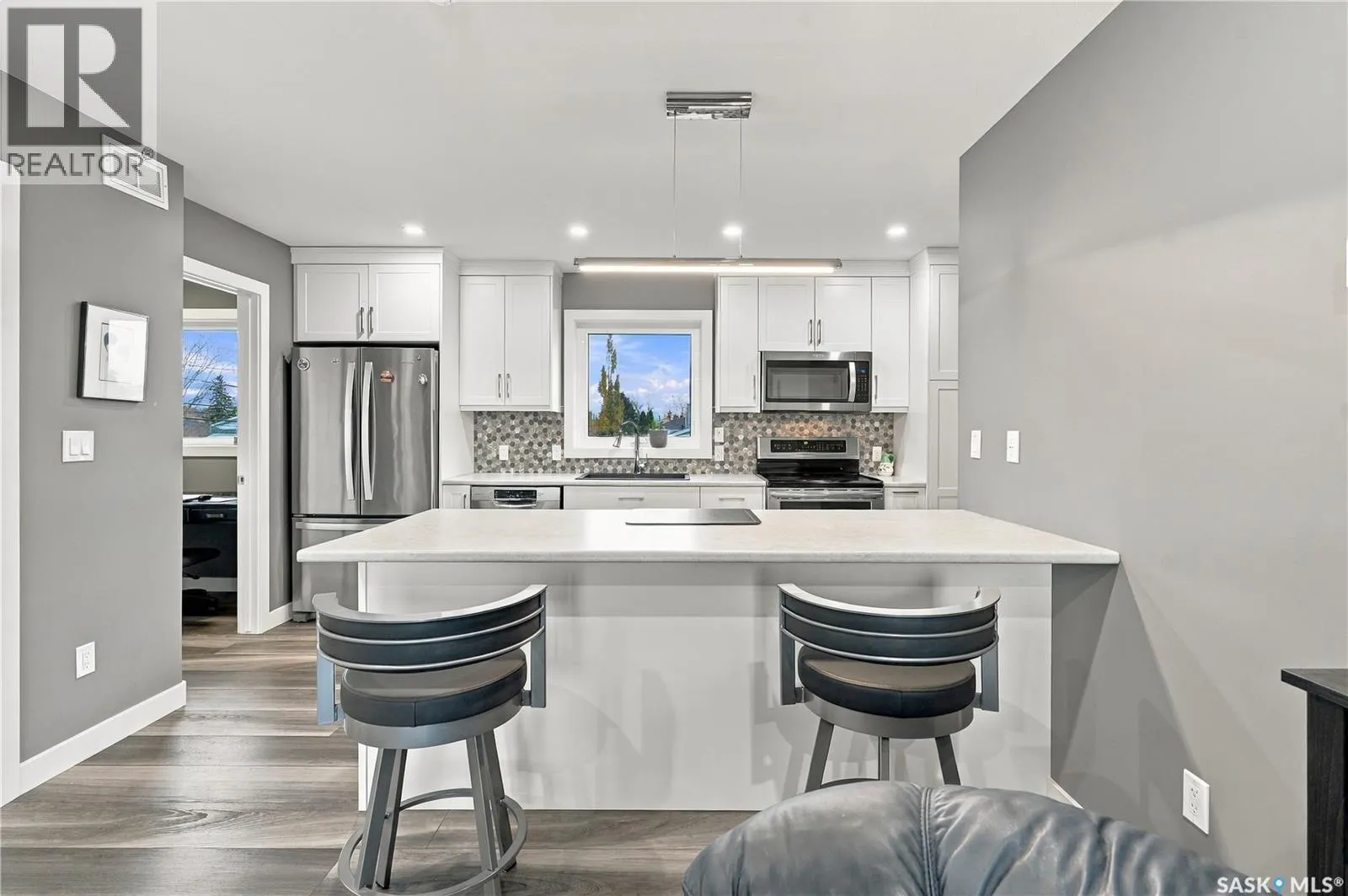 433 4th STREET N