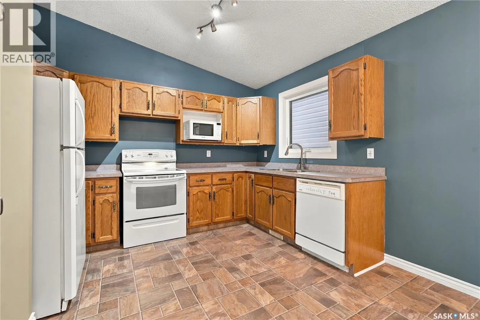 433 4th STREET N