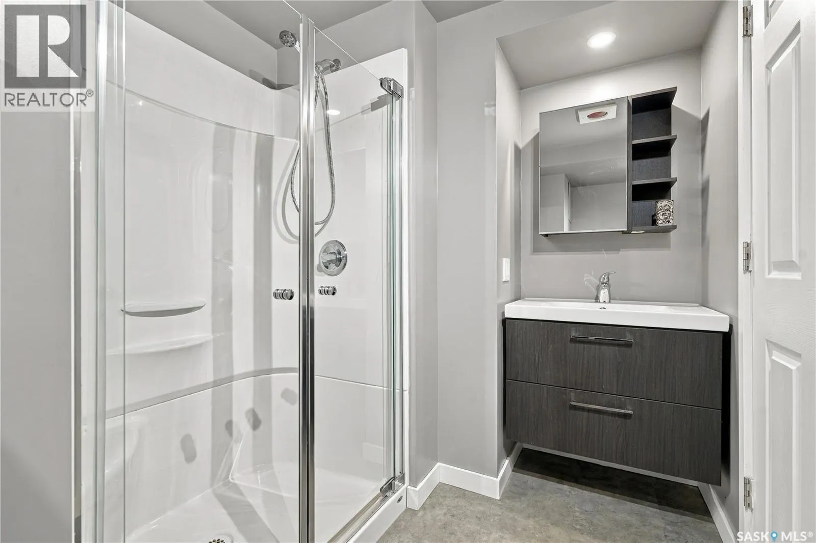 433 4th STREET N