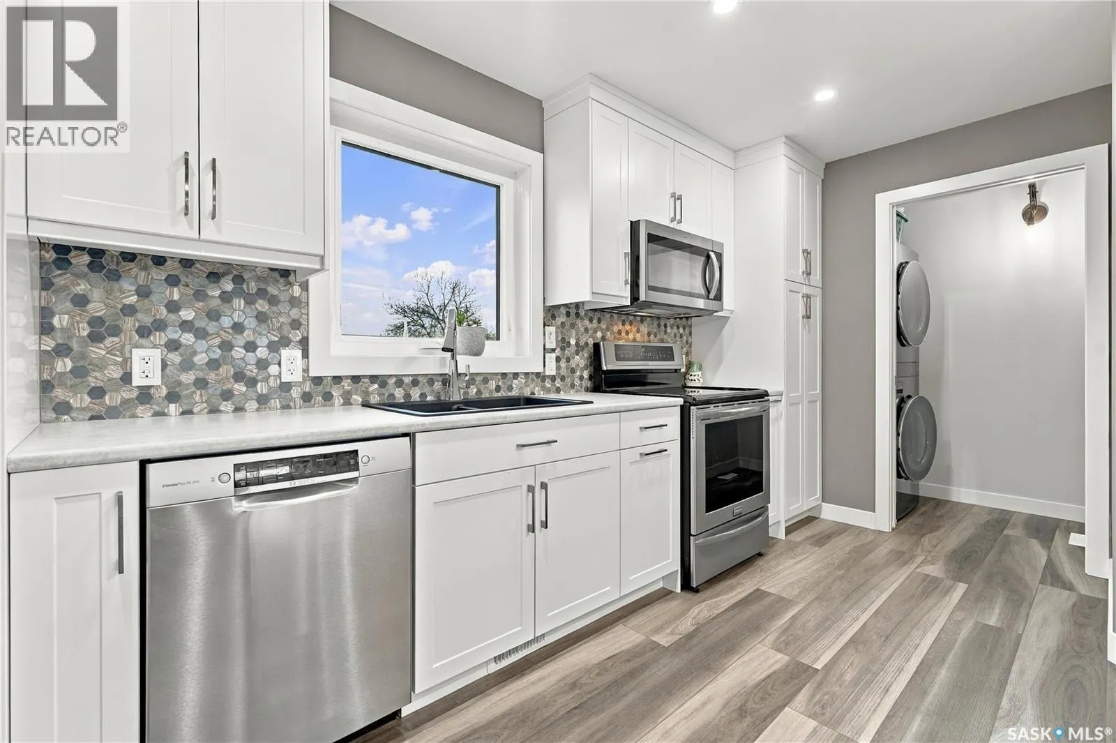 433 4th STREET N