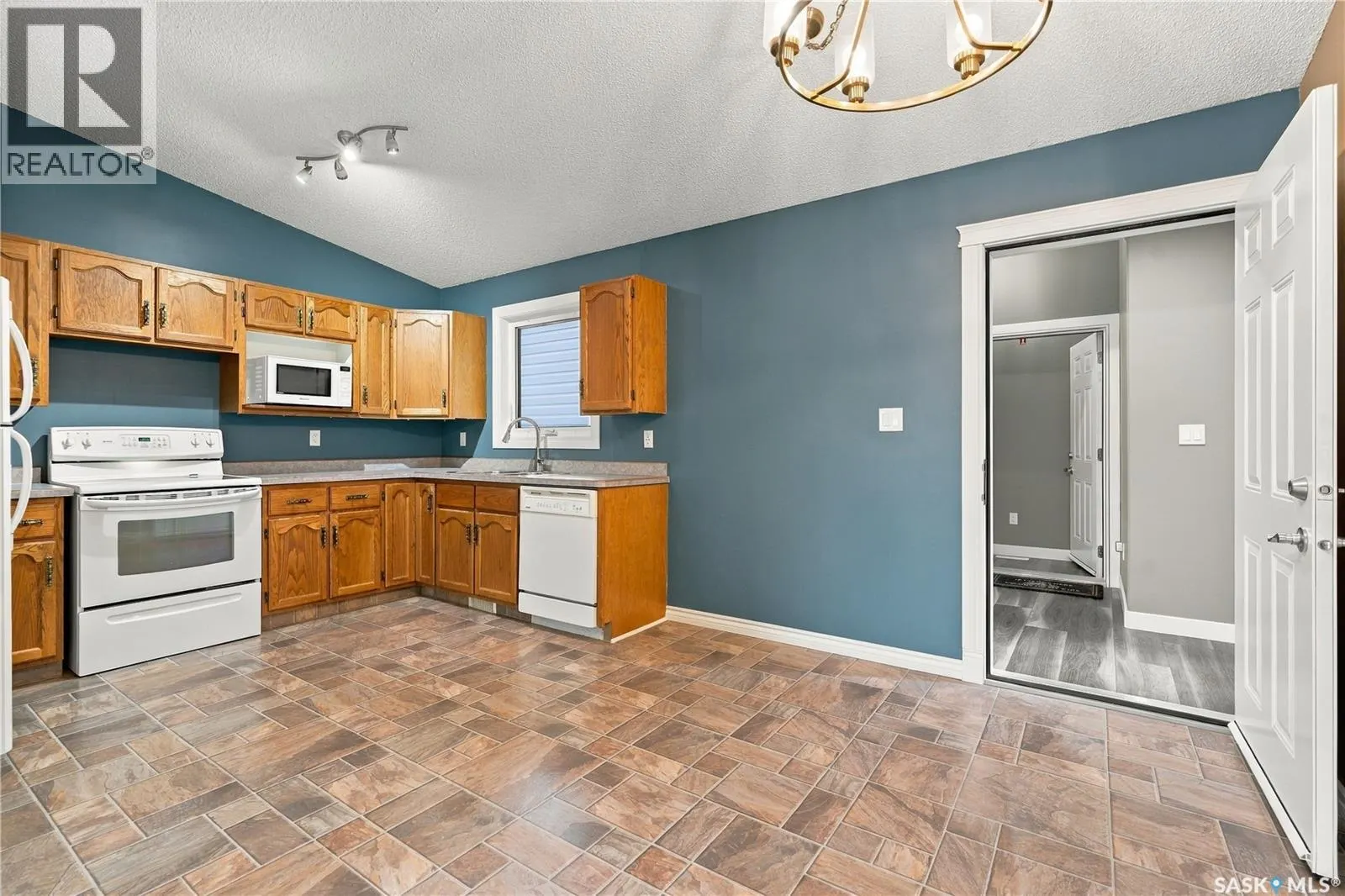 433 4th STREET N