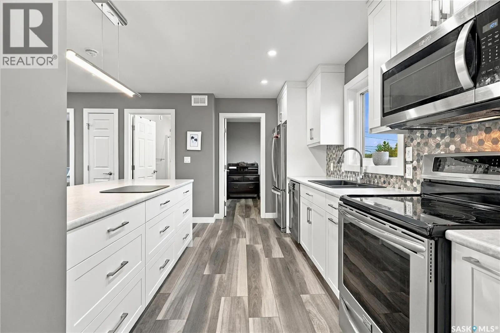 433 4th STREET N