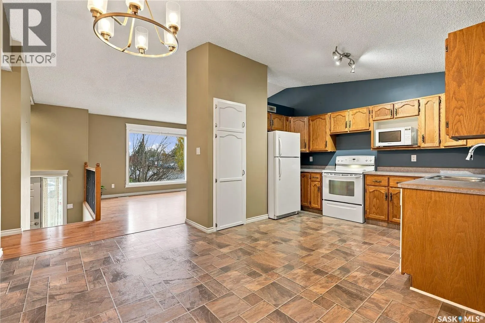 433 4th STREET N