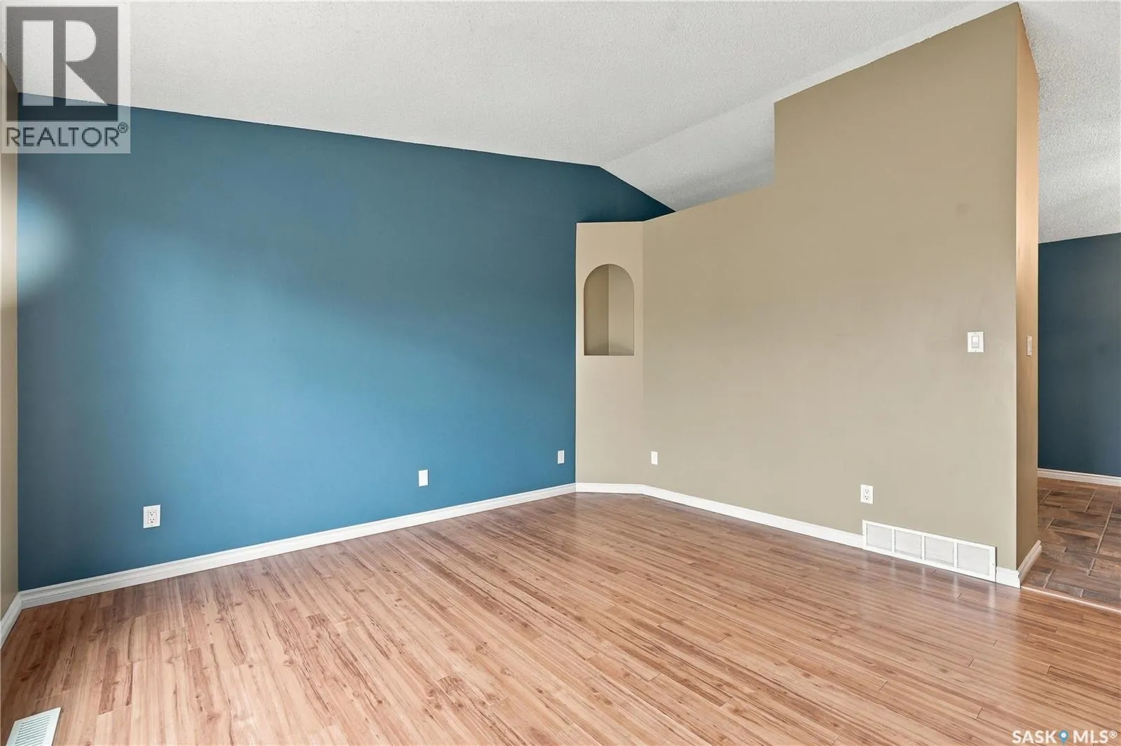 433 4th STREET N