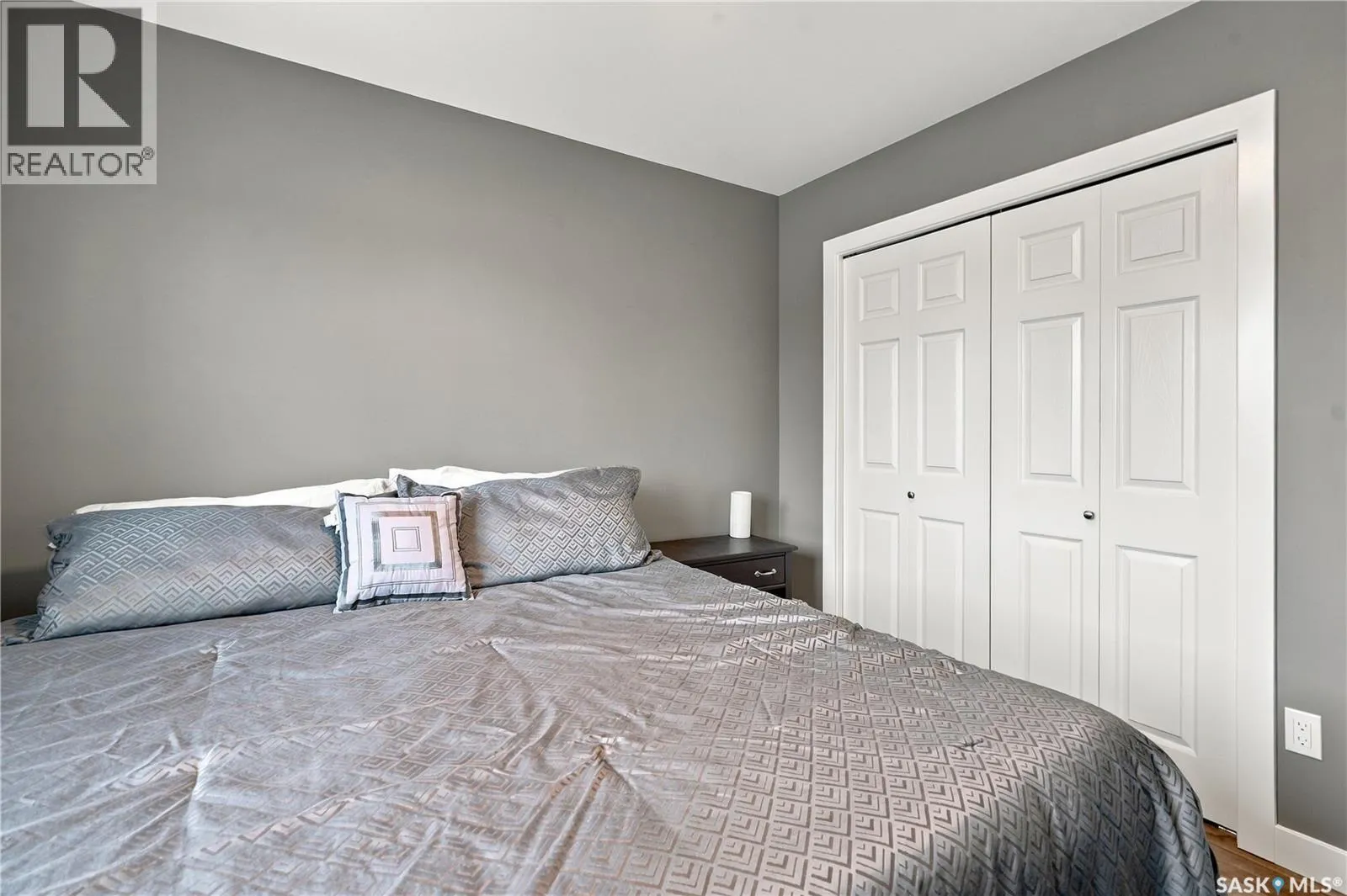 433 4th STREET N