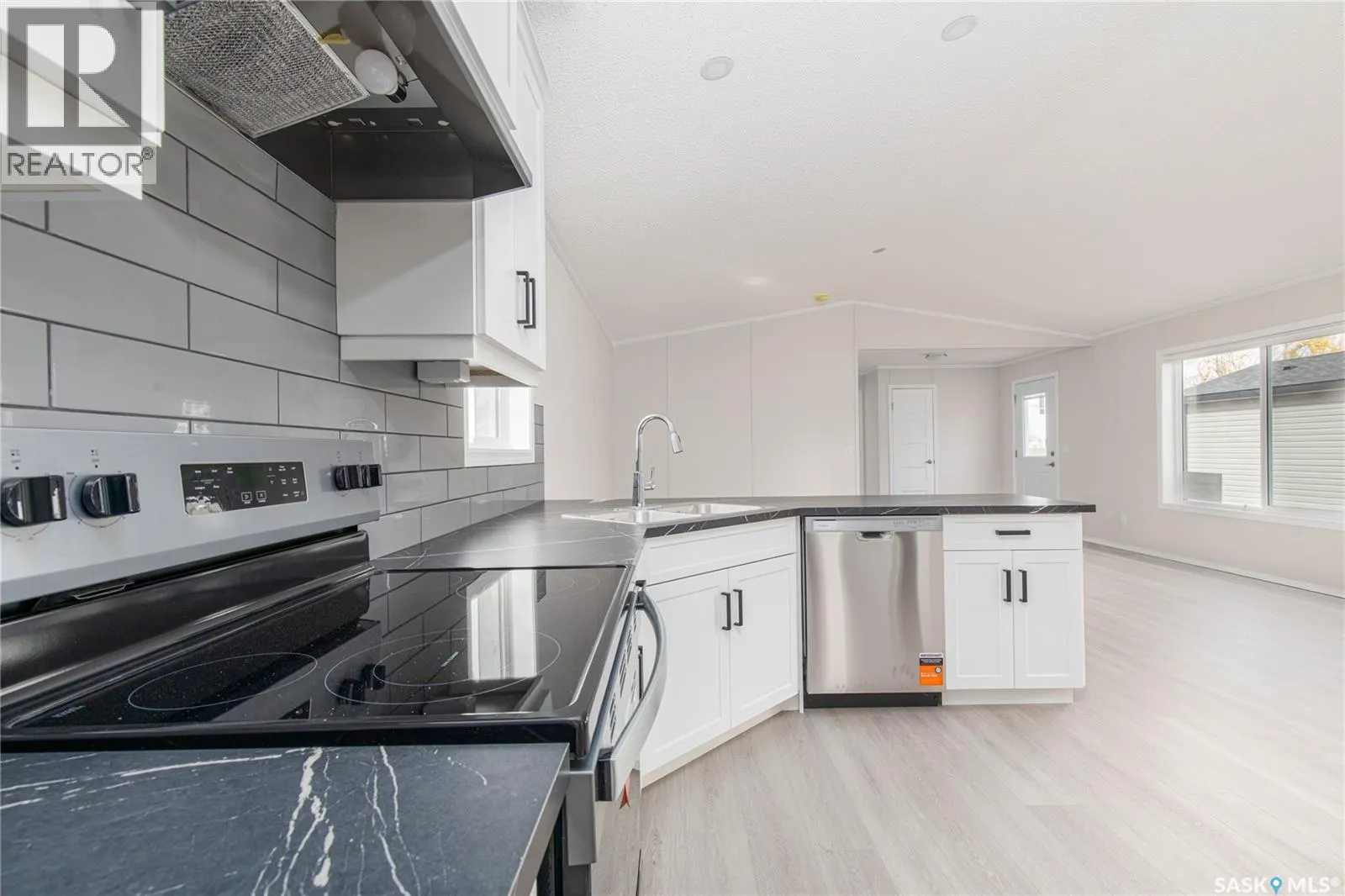 E18 1455 9th AVENUE NE