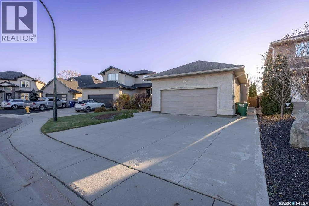 210 Greaves COURT