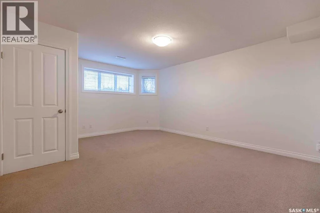 210 Greaves COURT
