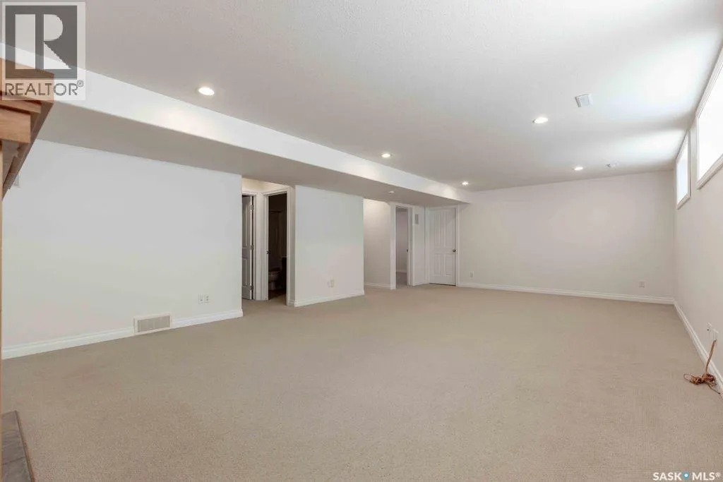 210 Greaves COURT