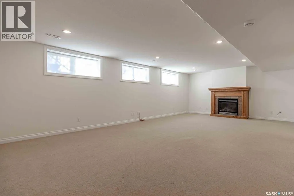 210 Greaves COURT