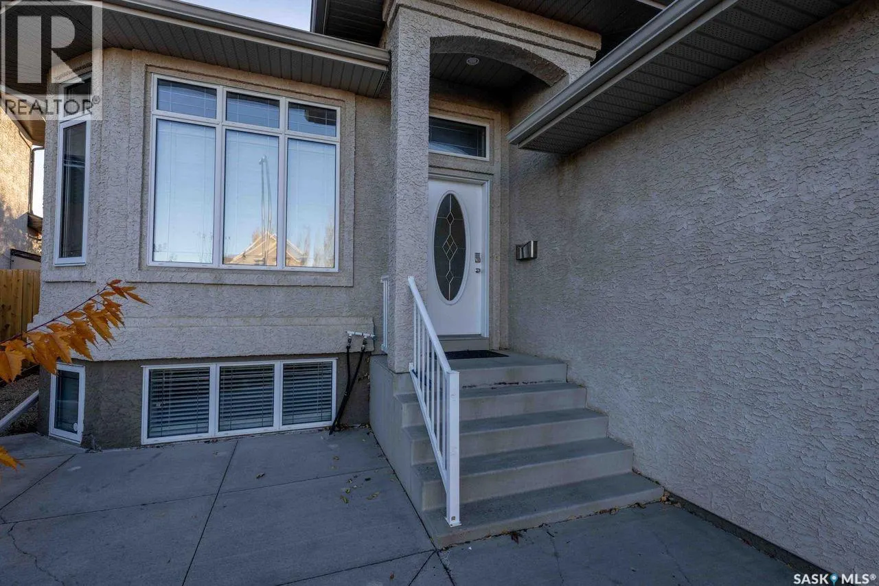 210 Greaves COURT