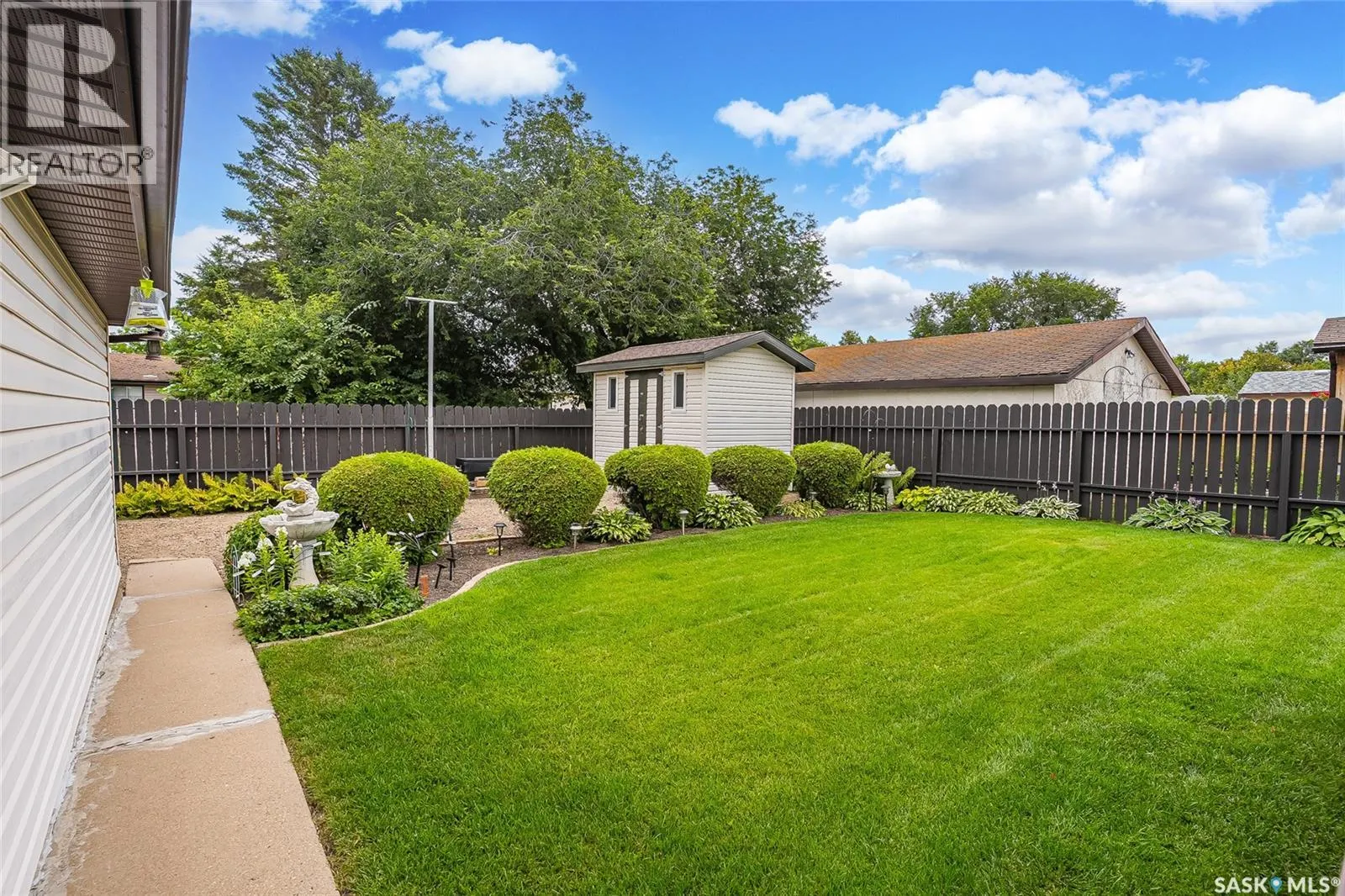 102 Bence CRESCENT