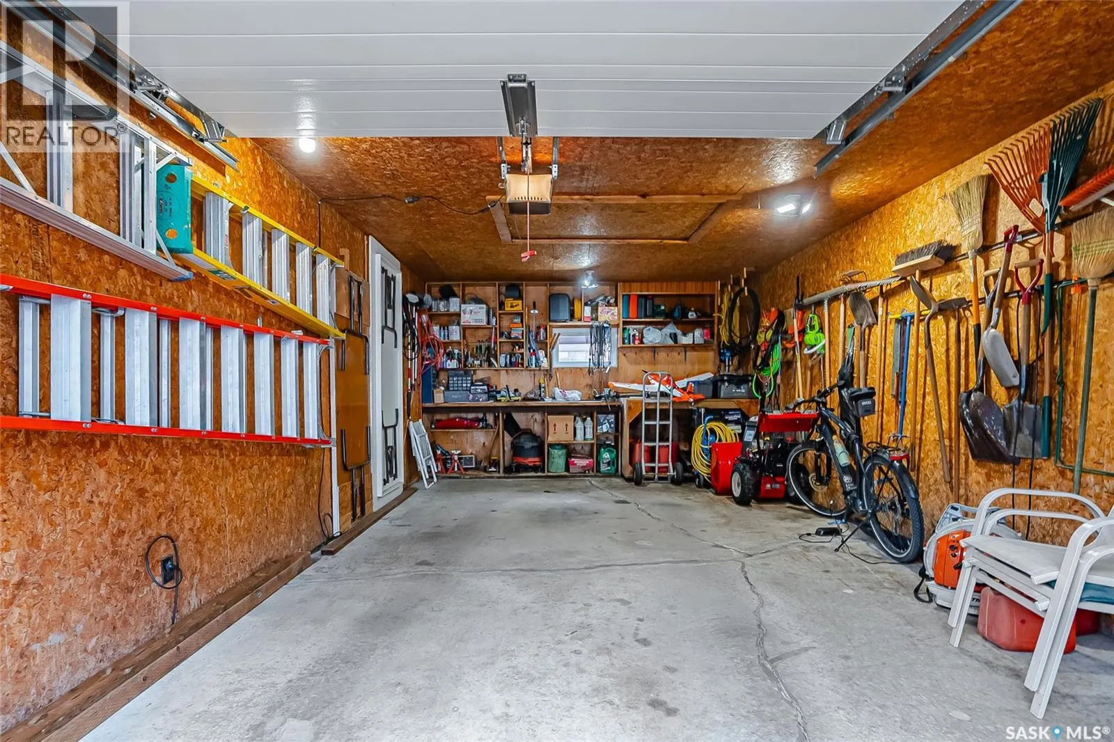 102 Bence CRESCENT