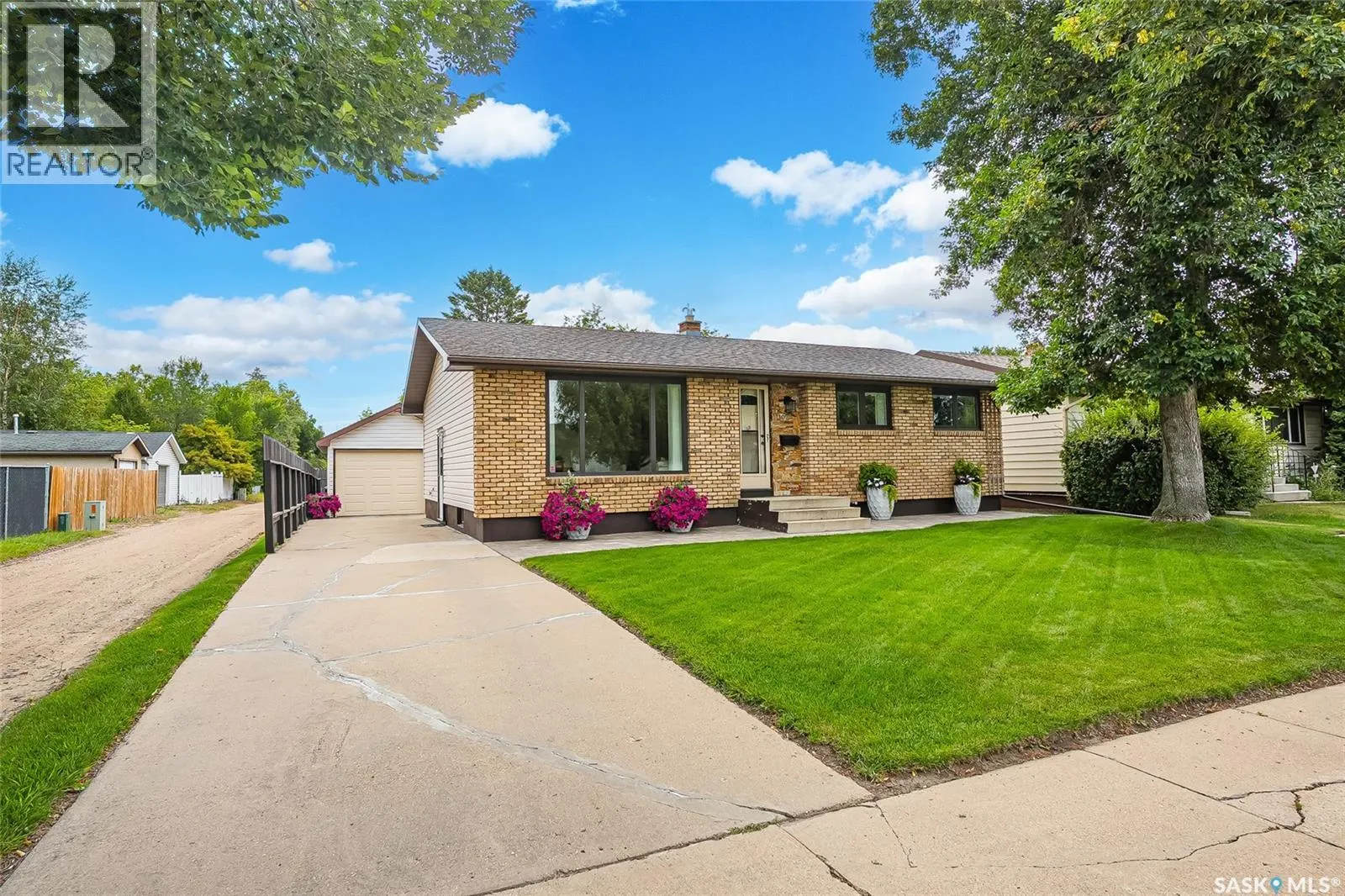 102 Bence CRESCENT