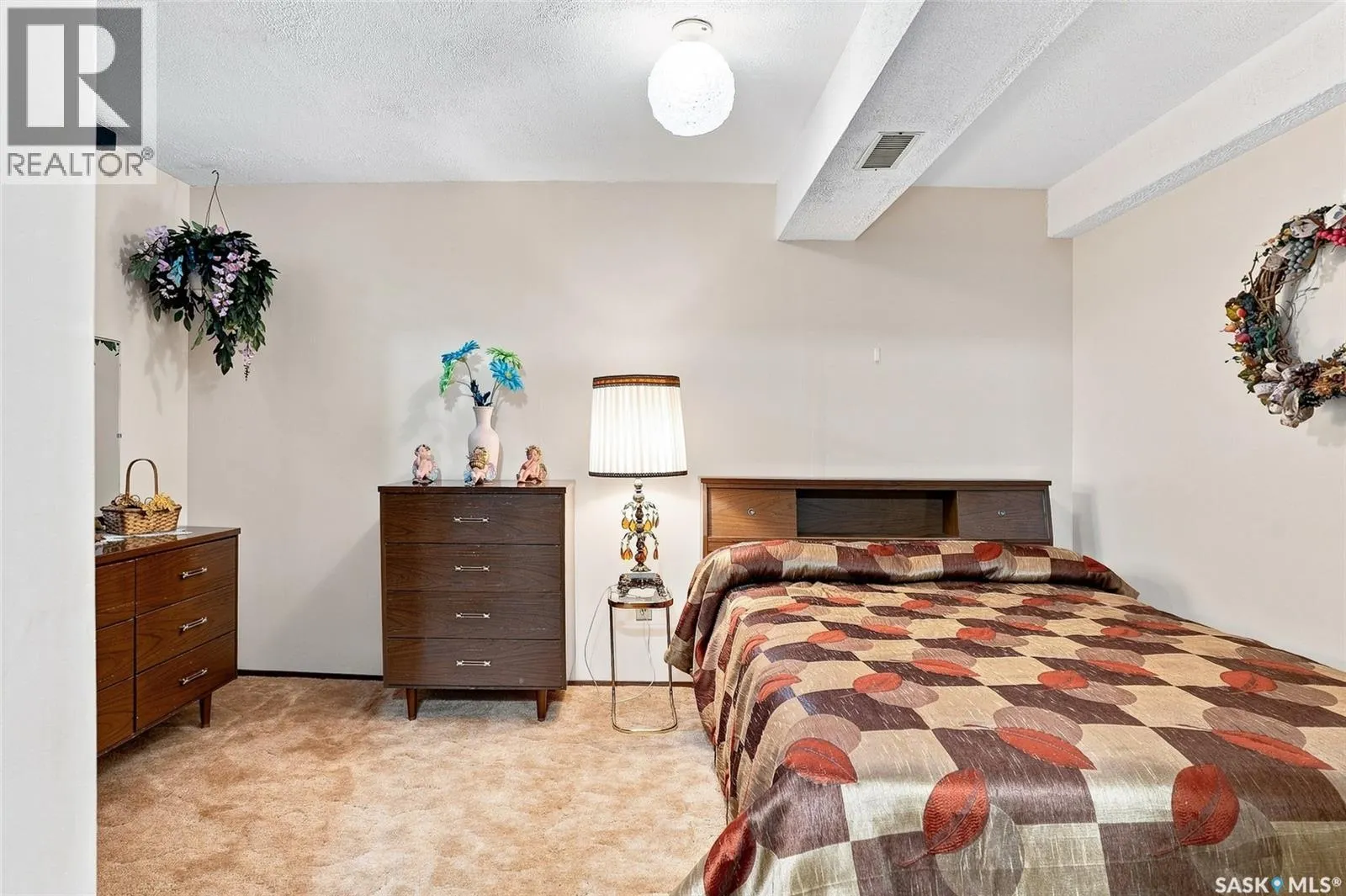 102 Bence CRESCENT