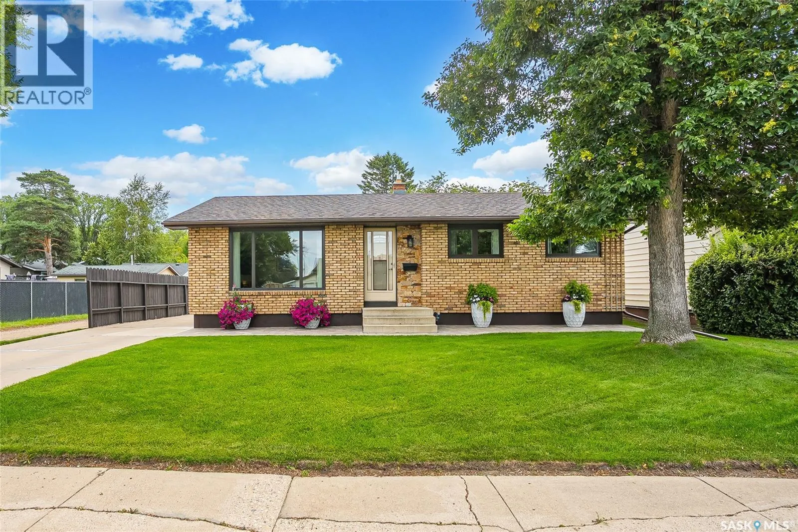 102 Bence CRESCENT