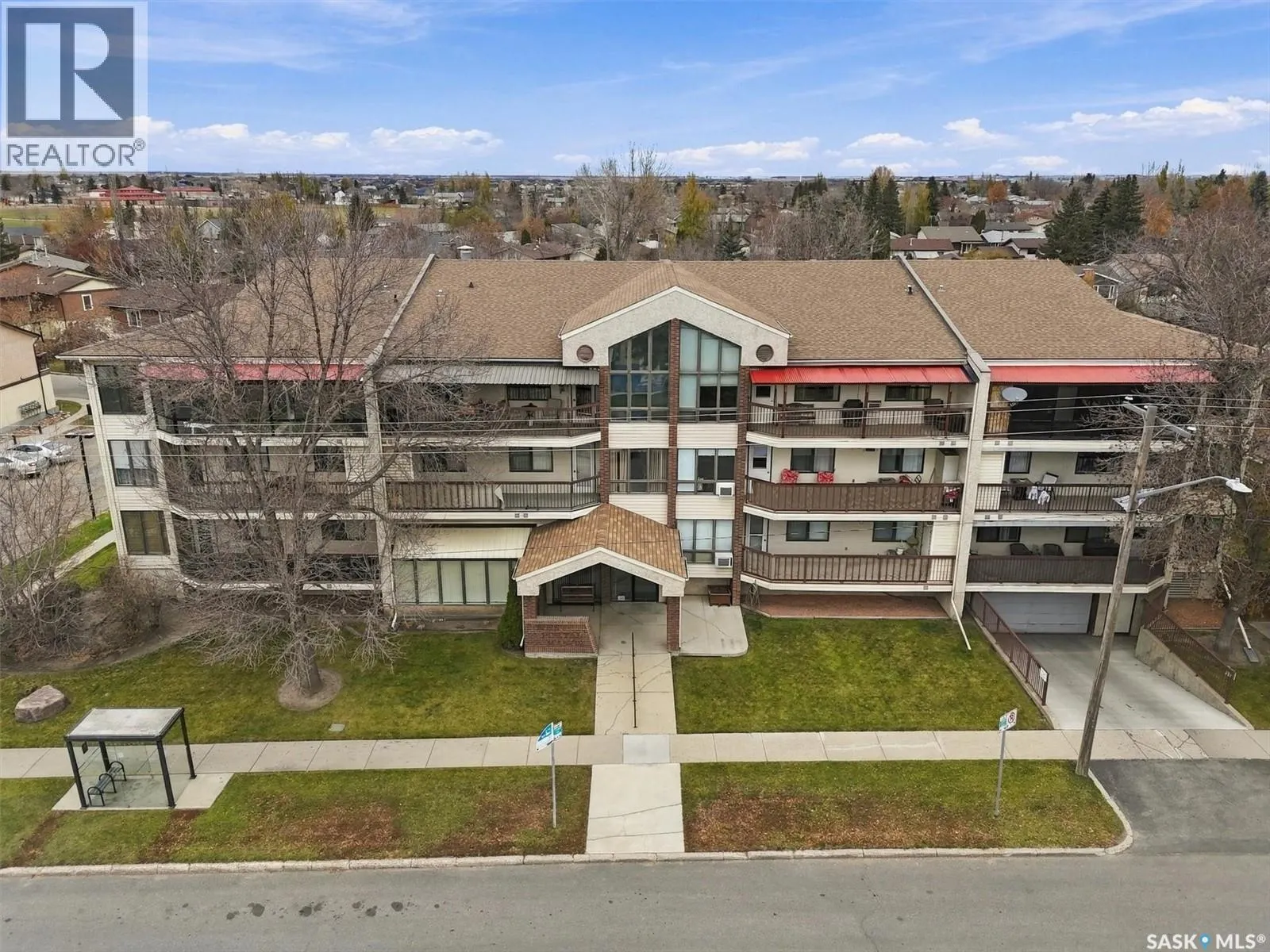 306 3220 33rd STREET W